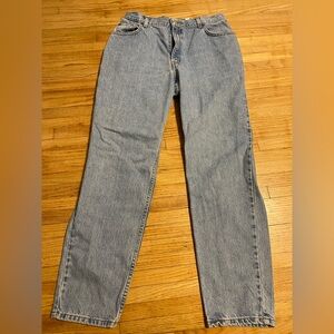 Levi’s Classic Blue Women 550 Jeans Size 14 Tapered Relaxed Fit Light Wash Denim